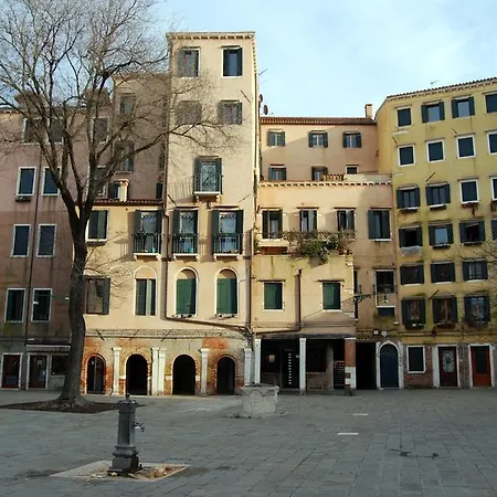 Ca Farnese شقة