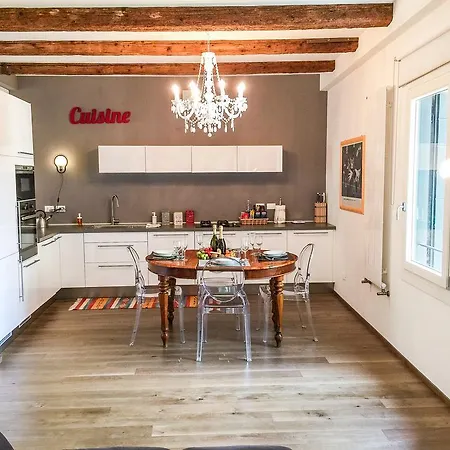 Ca Farnese شقة البندقية
